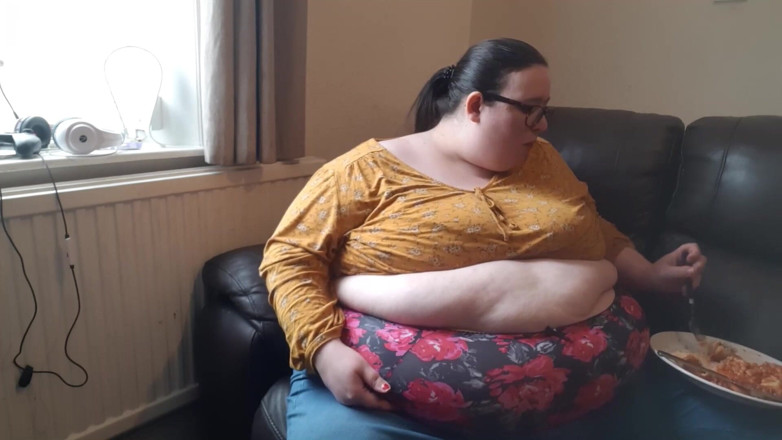 SSBBWLadyBrads: SSBBW huge belly whilst eating on sofa