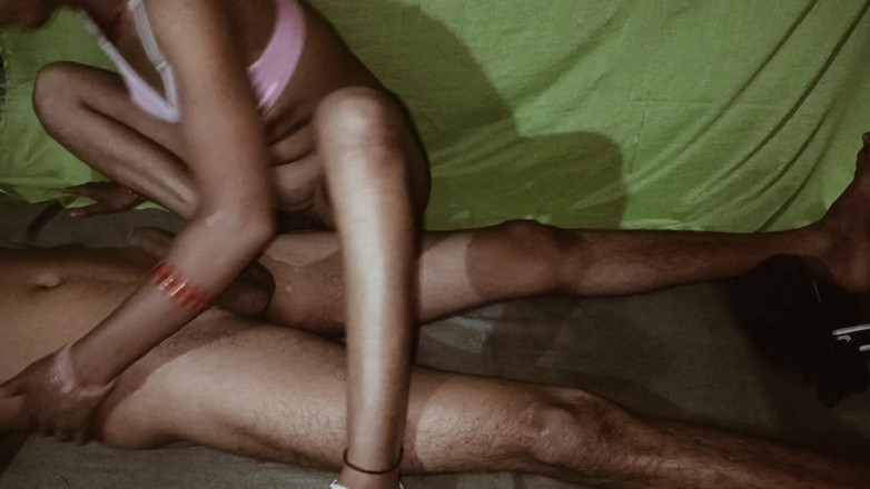 Sexy jaan: Bhabhi Berkongkek dengan suaminya dalam gaya desi