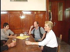 Xfamster: Fisting longgar matang di atas meja