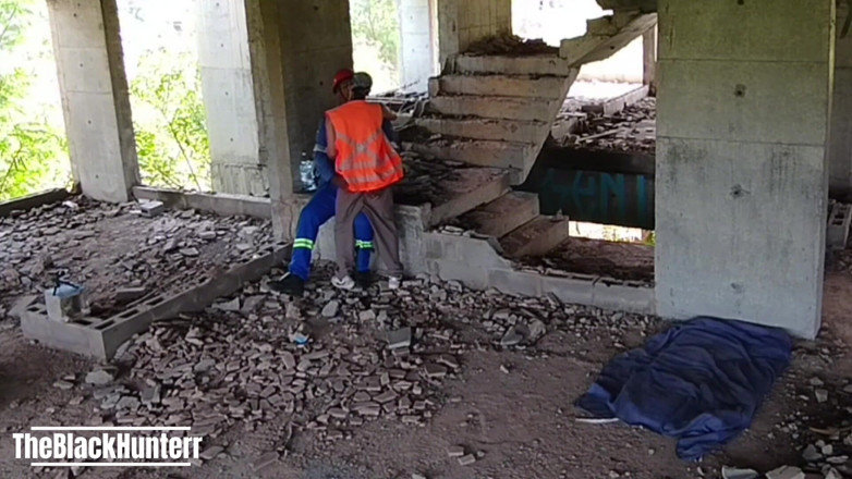 TheBlacKHunterr: Pracovnice šukají v práci na dovolené