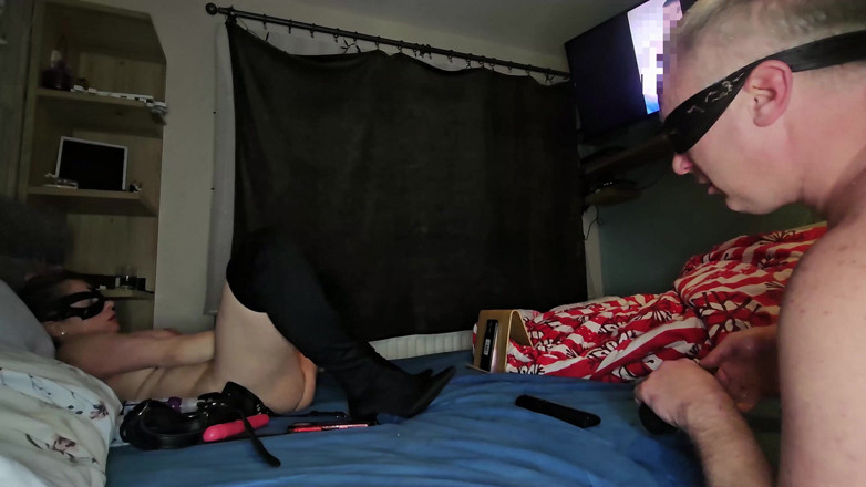 Anal Fetish Couple: Pasangan cuckold mencari lelaki dengan zakar yang bagus untuk mengongkek...