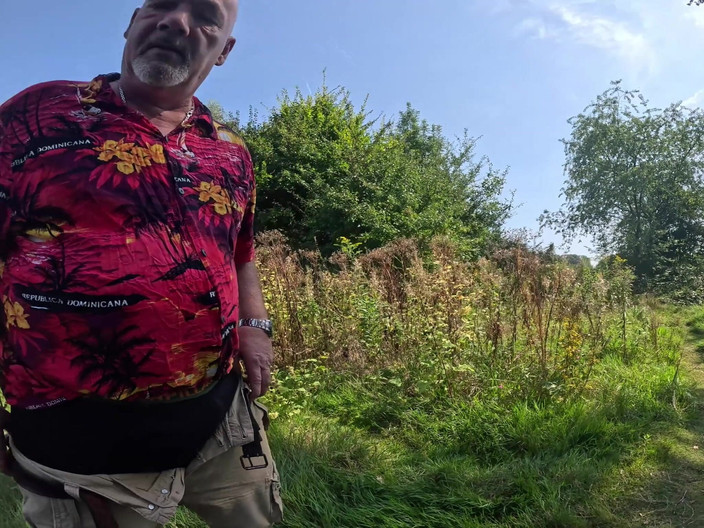 Beverly peach: Venkovní kouření. Stařec mě svádí. Egon Kowalski