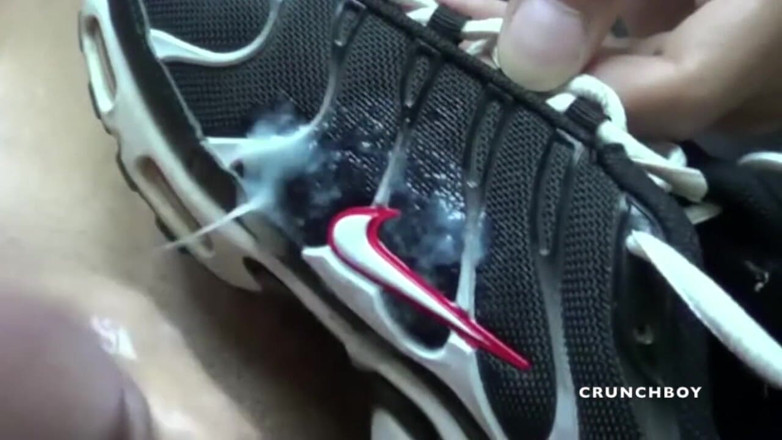 Sneaker gay: Sox sniffing domination before being fucked