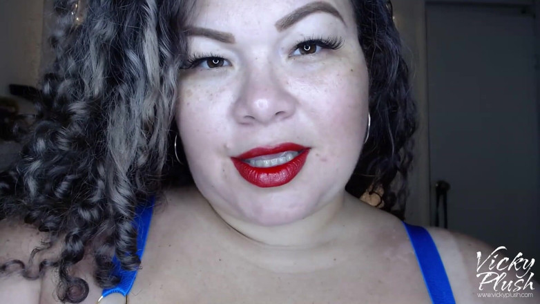 Vicky Plush: Rote lippen necken