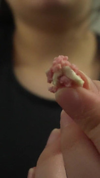 Gomma da masticare mentre mangia? Tu non crederai a questa abitudine!