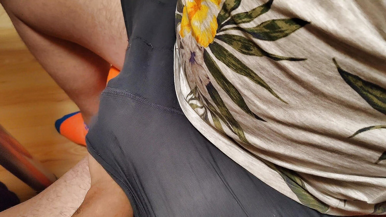 Emma_Alex: Adik tiri semok yang nakal lagi asik mainin kontol saudara...