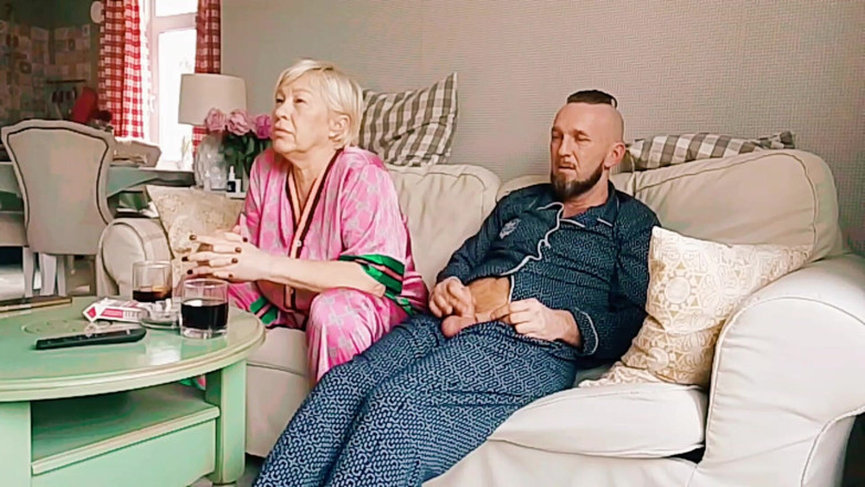 Crazyfamily 1970: Tabuizovaný sex, macecha sleduje filmy a já její ústa