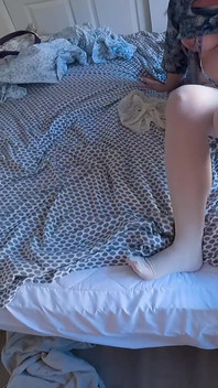 Mama vitregă ajută la dependența de porno a fiului vitreg