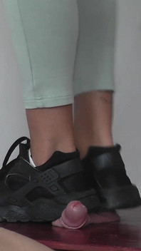 노미가 전화하는 동안, 오르가즘을 느끼는 노예