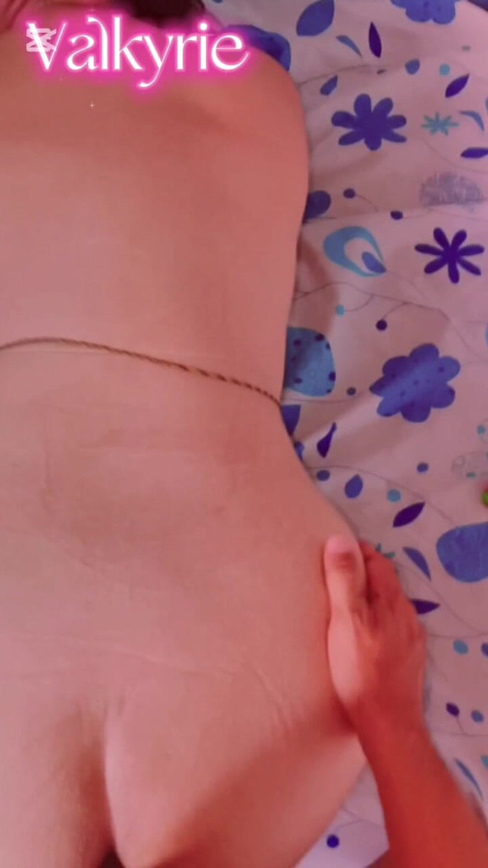 Valkyrie and Luigy Couple: Krásná fiery výstřik na obličej hluboko v krku