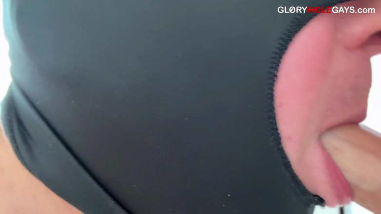 GLORYHOLEGAYS: Nieuwsgierige hetero twink explodeert in het kijkgat - zo veel sperma...