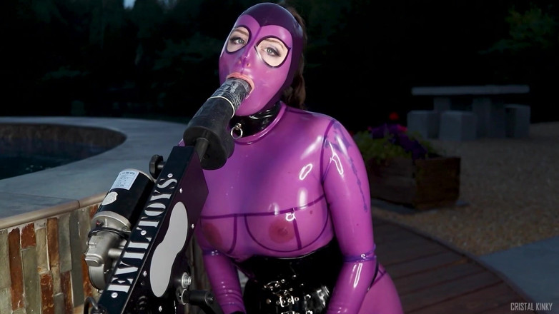 Cristal Kinky: Cristal Kinky lilac रबर डॉल अकेले चुदाई मशीन आउटडोर