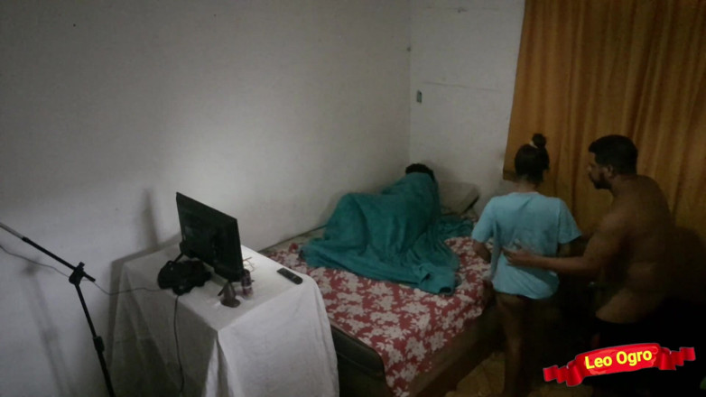 LeoOgro: I entered the room, my stepdaughter was watching the Flamengo...