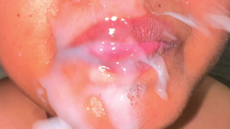 Aria Mia: 자정에 계모가 배다른 아들의 성기를 빨고 배다른 딸이 적을 입에 넣었습니다.