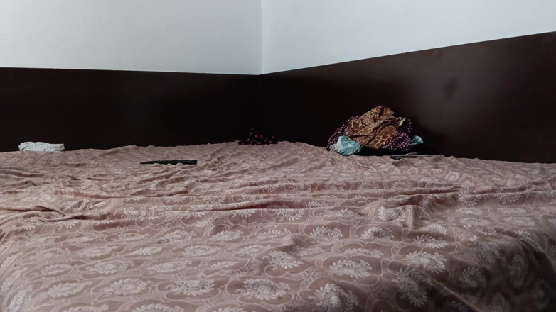 Mirsur: Amateur-ehefrau Genießt Es, Kleidung Anprobieren Und Zu Schneiden.