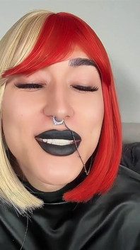 Sujo falando maricas prostituta close-up fumante e lábios fetiche