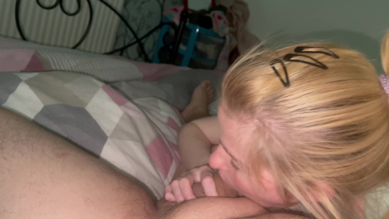 Teamfreeki: Girlfriend giving me a blowjob