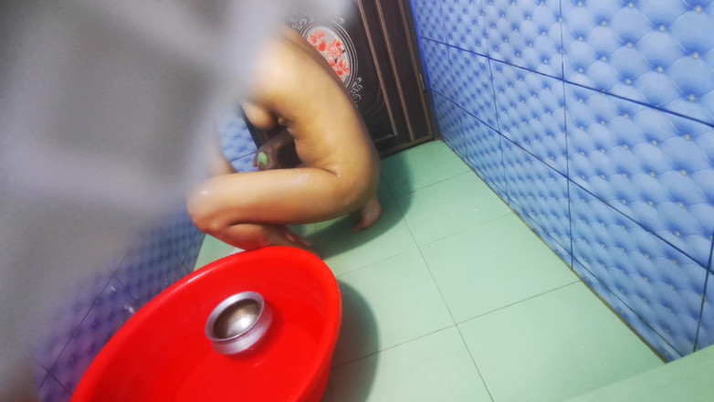 rhdhudhdhd: Video ze sprchy, které potřebuje ošukat její kundičku Vary velké