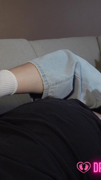 La branlette et la branlette d’Alessandra dans des chaussettes blanches en sueur - (dreamgirls en chaussettes)