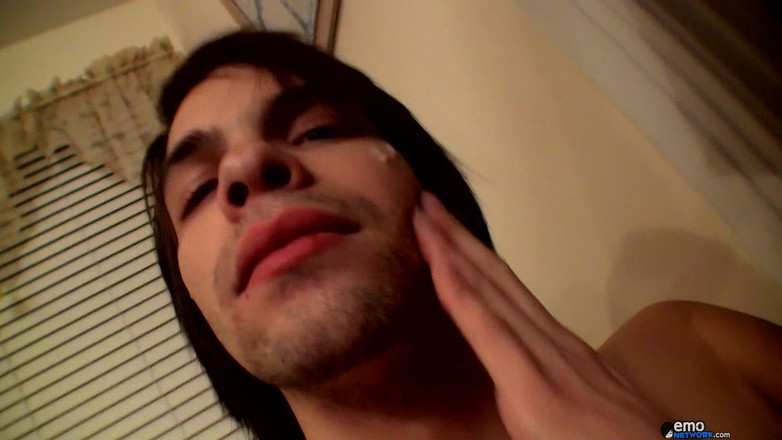 Homo Emo: Napalone chłopcy grają strip fussball