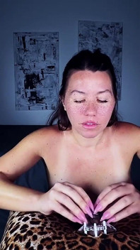 Cudnost Asmr šeptá