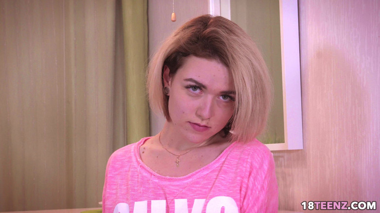 Venus Media - Teens: Bionda Si Scopa Nel Culo Con Un Sex Toy per...