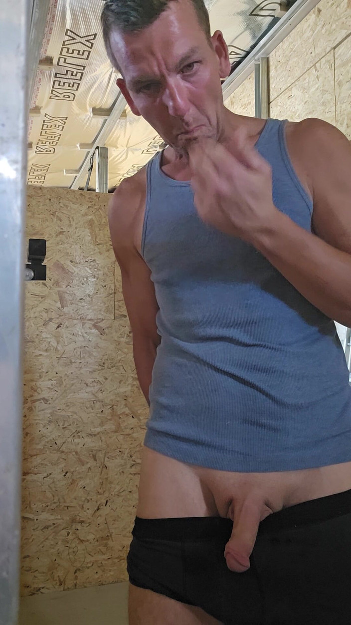 Chris_snoopy_91: 建筑工地的热辣一天 第9/9部分指法，假阳具口交，假阳具操
