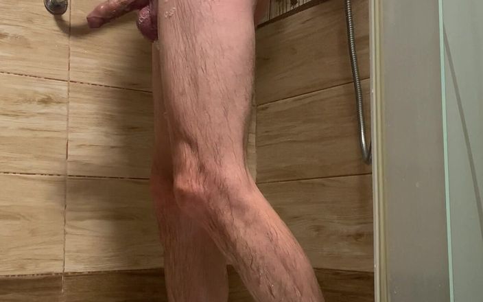 Chris Ftlvr: Ich dusche mit hardon