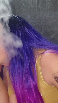 Spermagefüllte küsse: rauchend heißer blowjob