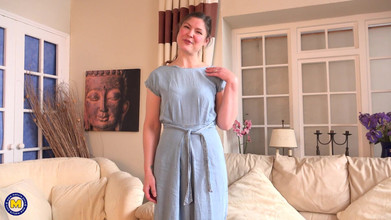 Mature NL: 初めてのオーロラ・フロストは今日、とてもいたずら好きな気分です!