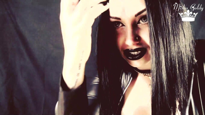 Goddess Misha Goldy: Goth darkside rökning JOI och retas