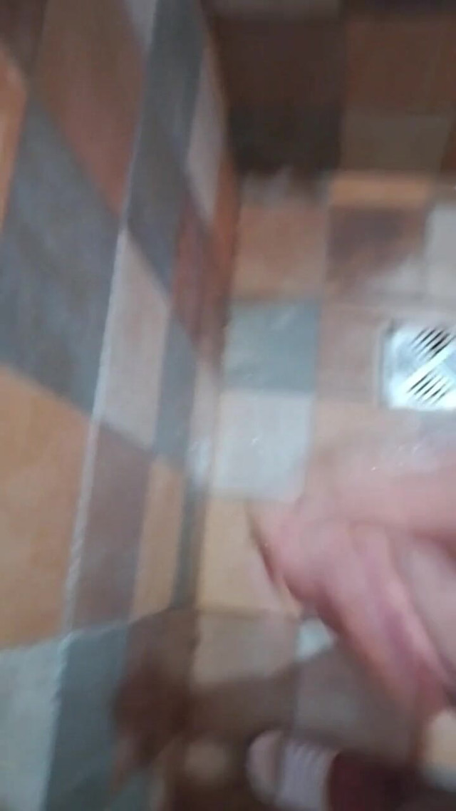 A Little Bird Before Bathing (Gonza Oscar)
