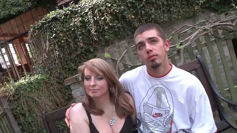 Muschi movie official: Wielkie cycki, duży tyłek, duże ciało uwielbia penisa w cipce...