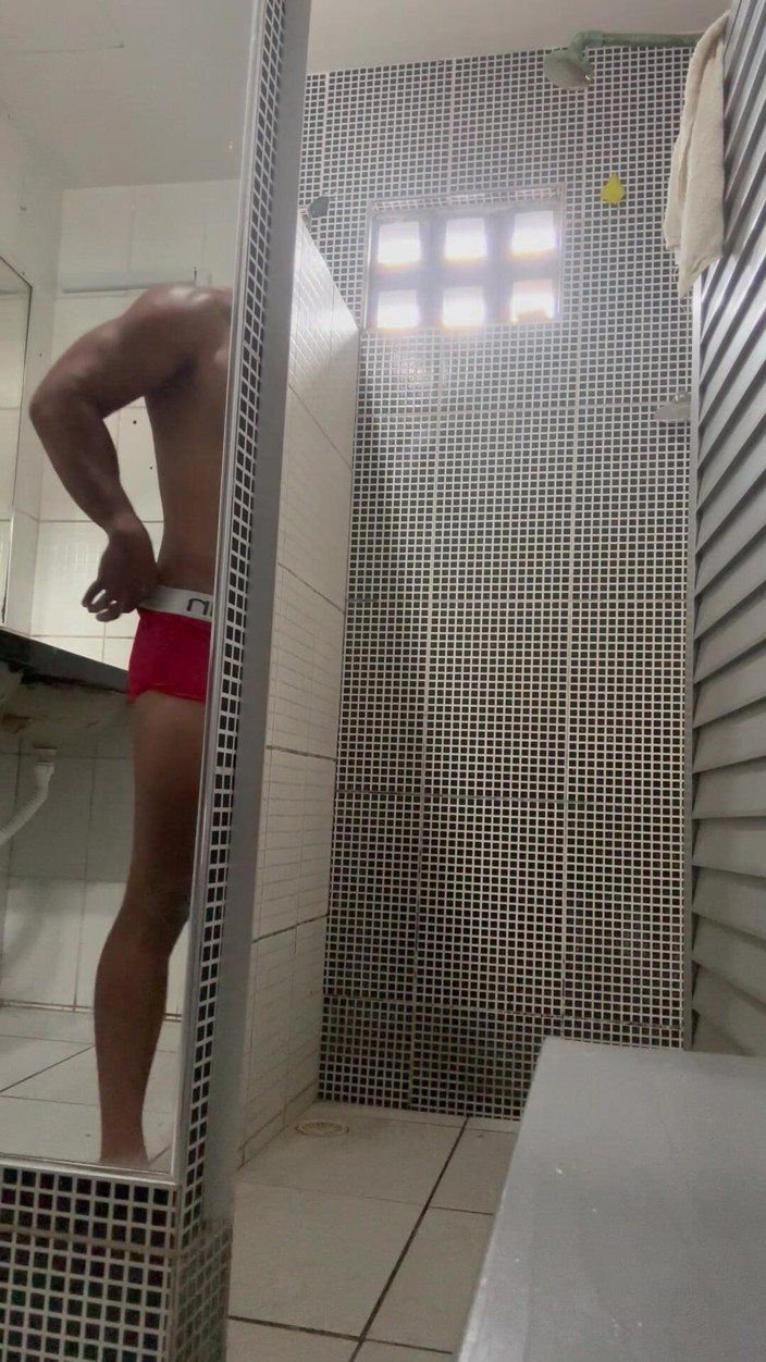 Oxe Nandinho: Shall We Take a Shower?