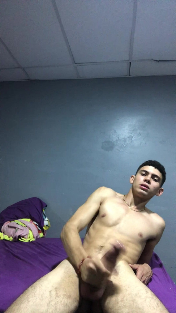krisbadboy: อยากลองนมของฉันไหม