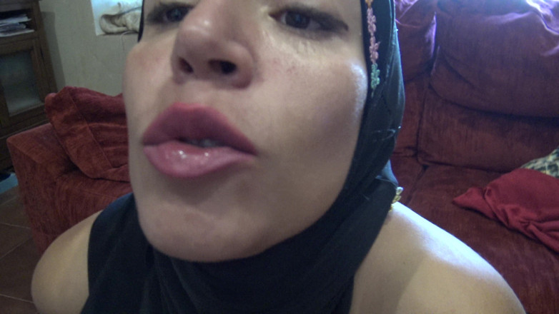 Souzan Halabi: Turkish Girl From Istanbul Put Fingers Inside Her Asshole - Turk...