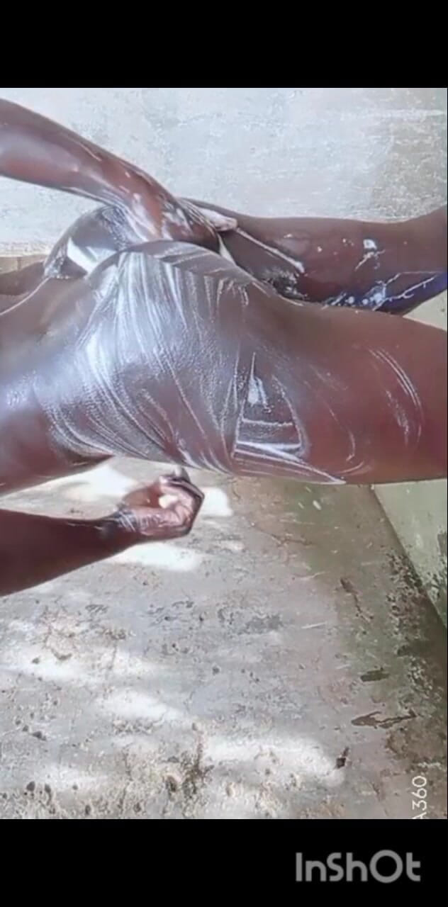 Hongi: Chlap s velkým zadkem opravdu pracuje s jeho zadkem správně