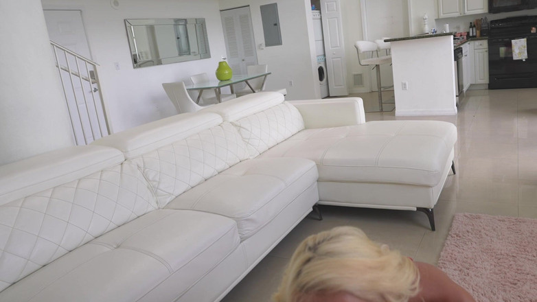 Pro Am Entertainment: Ma belle-mère l’actrice et la MILF blonde latina Scarlett Sommers