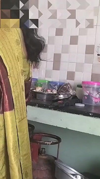 Caseiro na cozinha