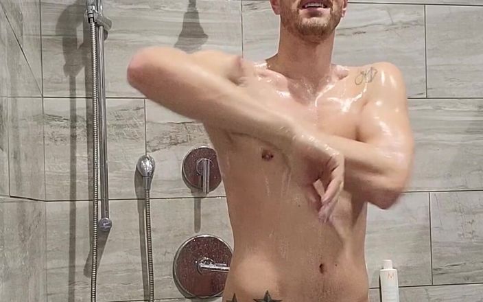 KingB8er: Nikmati Pertunjukan Mandi dan Dong!