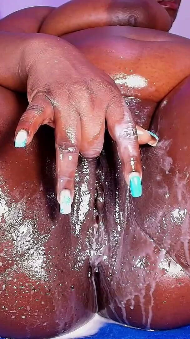 Coyummy: Đào lên âm hộ đen ướt át ngon ngọt của tôi