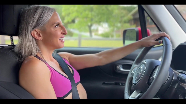 Lora Cross: Lora cross è così eccitata