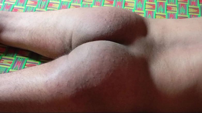 Mister sexcy: Zlý chlapec tvrdě bičuje svého kamaráda