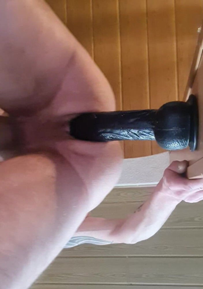 SquirtPsycho: Stepdaddy Fucks Herself in the Ass with a Big Thick...