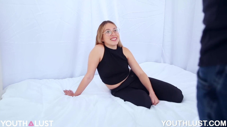 Youth Lust: Roxanne Prima Pornografie Extinsă