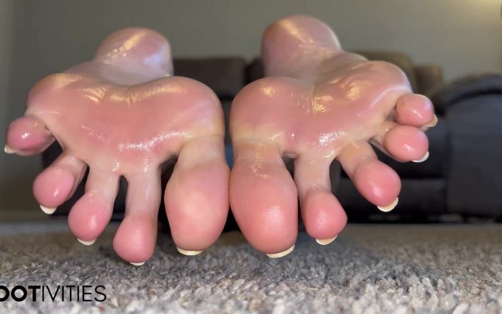 footivities: Oily Soles Rub - Fetiche de pés por pés de hera