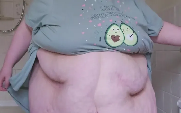 SSBBWLadyBrads: Goddess Bathroom Belly Play