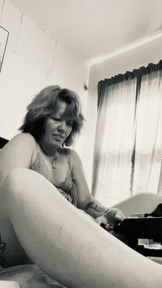 Hungarian_Renee_ucme: Fickmaschine squirtet