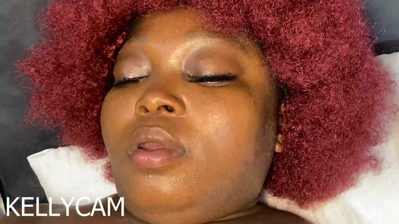 Kellycam: Melancap romantik untuk pancutan mani