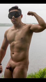 Flex on Lake in the Rain, Ass Pix